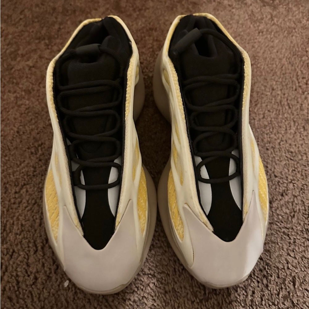 COPY - Adidas Yeezy 700 V3 Safflower Size 9.5